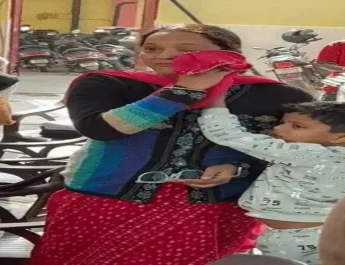 Uttar Pradesh में BLO पर बढ़ता दबाव: रात 3 बजे तक Calls, Field में बदतमीजी, घर-परिवार सब दांव पर — SIR Process में अव्यवस्था बढ़ी