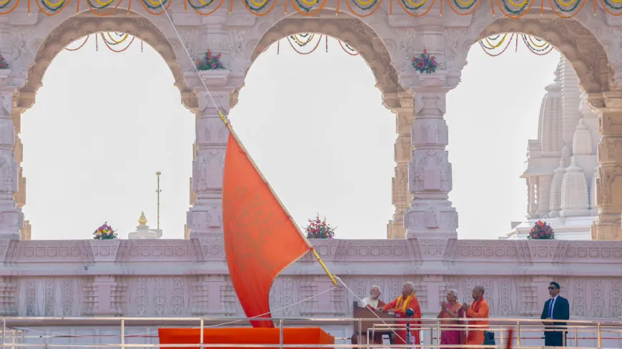Ram Mandir में पहली बार फहराई गई Dharmadhwaja, PM Modi बोले—‘सदियों के घाव भर गए’