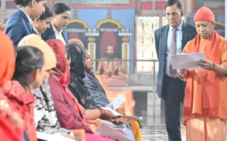 सीएम योगी ने 300 लोगों की सुनी समस्याएं, बोले- जरूरतमंद के आवास, बीमार के उपचार की करेंगे व्यवस्था