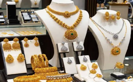 सोना ₹1.33 लाख के रिकॉर्ड स्तर पर: सोना ₹1.33 लाख के ऑलटाइम हाई पर, चांदी ₹2,958 गिरी