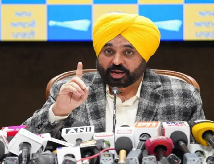 SIR Controversy पर CM Bhagwant Mann की कड़ी प्रतिक्रिया: “सवाल उठाना public Right, जवाब देना ECI की Duty”