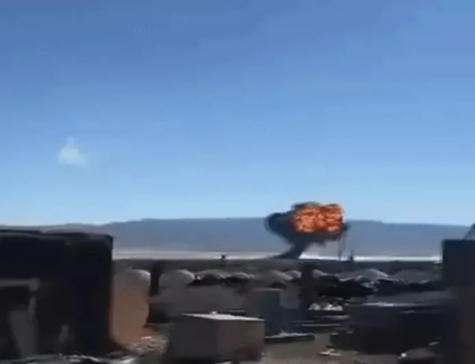 California में US F-16 Fighter Jet Crash, Pilot कुछ Seconds पहले Safely निकला बाहर