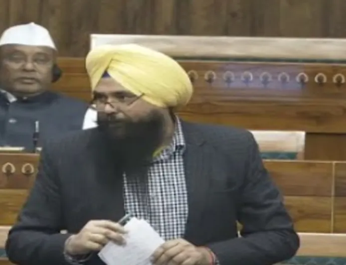 क्या अब Pan-Tobacco बेचने वाले करेंगे देश की सुरक्षा? Malvinder Singh Kang का BJP पर तंज