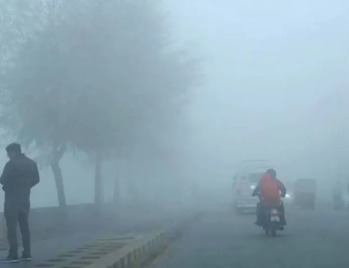 22 राज्यों में तेज सर्दी-कोहरा, यूपी में जीरो विजिबिलिटी: 50+ ट्रेनें लेट; अगले 2 दिन में सर्दी और बढ़ेगी