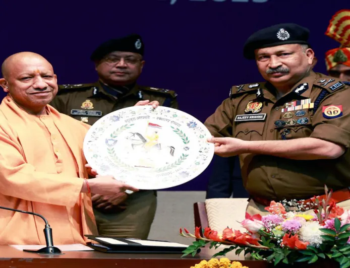 'काल का ध्यान रखोगे तो महाकाल भी देंगे साथ', पुलिस मंथन के समापन पर CM Yogi का सख्त संदेश