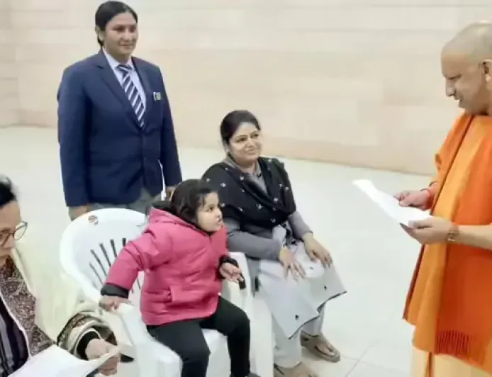 सीएम योगी आदित्यनाथ ने बजट को विजनरी बताते हुए पीएम मोदी को धन्यवाद दिया