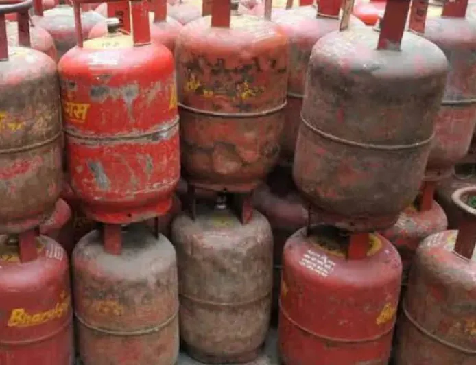 लुधियाना में बदमाशों का आतंक: गैस डिलीवरी कर्मी को सड़क पर घेरकर लूटे 11 हजार रुपये