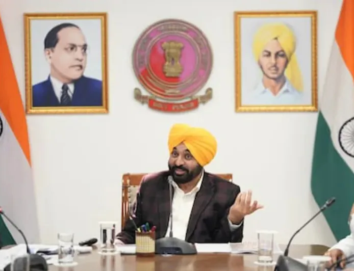 संगरूर में तबीयत बिगड़ने पर सीएम भगवंत मान को एयरलिफ्ट कर मोहाली अस्पताल में भर्ती कराया गया