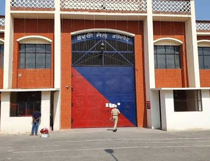 फरीदकोट जेल में सुरक्षा व्यवस्था फेल? बैरकों की तलाशी में मिले 10 मोबाइल, मचा हड़कंप