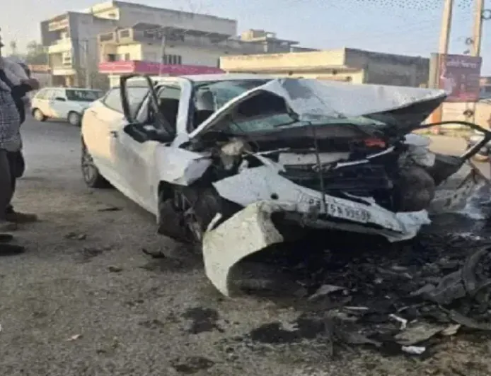 अबोहर में भीषण सड़क हादसा: अनियंत्रित कार चौक से टकराई, दो सगे भाइयों समेत तीन युवकों की मौत