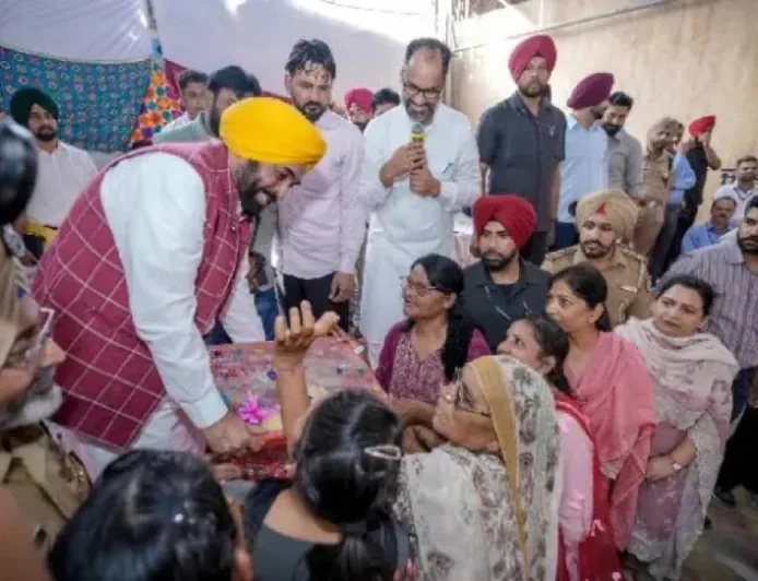 पंजाब के मुख्यमंत्री भगवंत मान का आदमपुर दौरा: 'आप' सरकार की उपलब्धियां गिनाईं; विरोधियों पर तीखा हमला