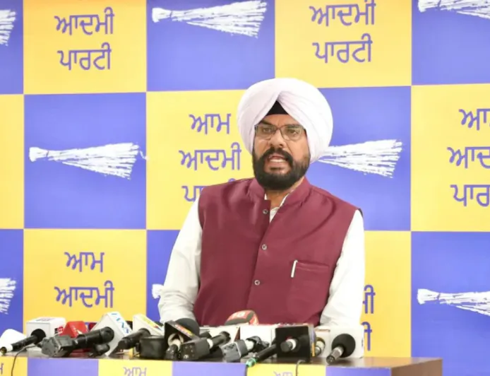 'आप' का सुखबीर बादल पर तीखा हमला: कुलदीप धालीवाल बोले "गैंगस्टर लाओ" मुहिम चला रहे हैं अकाली दल अध्यक्ष